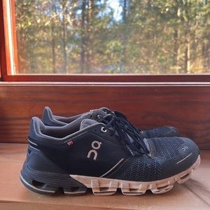 On Running Black & White Cloudflyer Running Shoes w womens 10.5